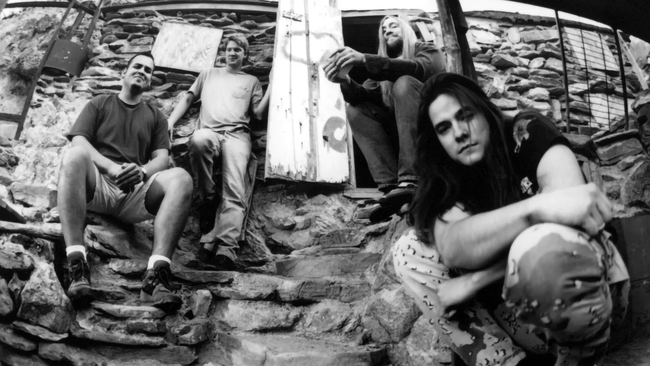 Kyuss - Deadly Kiss